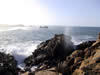 La roche plate noyée sous les vagues